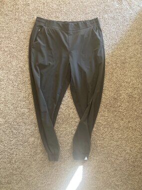 Athleta Brooklyn Jogger in olive size 16